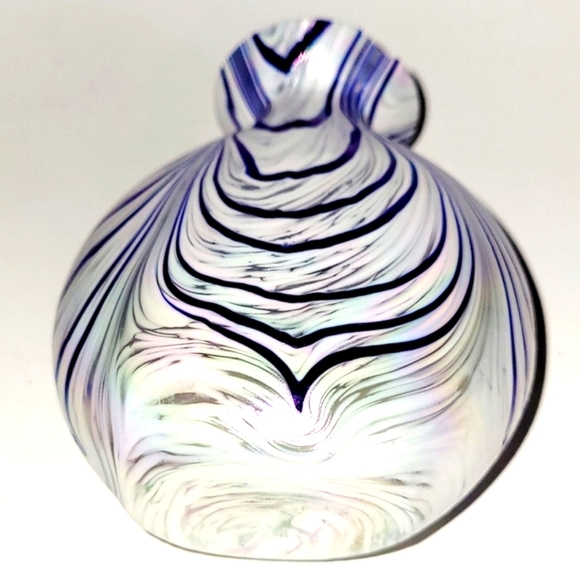 Bud Vase, Vintage Blue & White Studio Art Glass with Feather Design, Chip - Picture 8 of 8